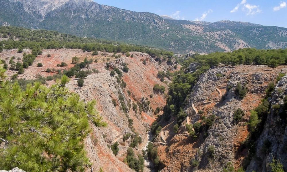 Σφακιά: Ένα υπέροχο "ταξίδι" στο Grand Canyon της Ελλάδας - Βίντεο